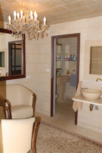 תמונה של שואבה - ליד בית הכנסת*