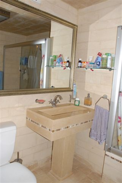 תמונה של שואבה - ליד בית הכנסת*